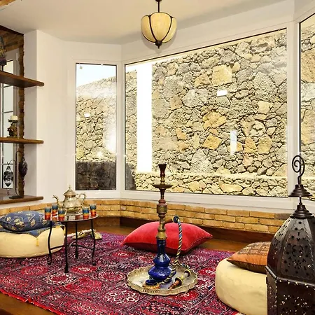 Loros Villa Nazaret