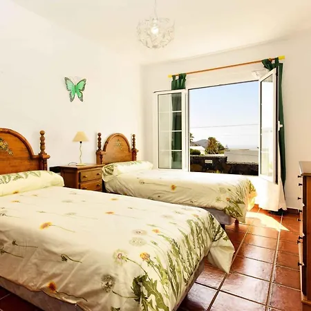 Loros Villa *