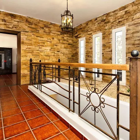 Loros Villa