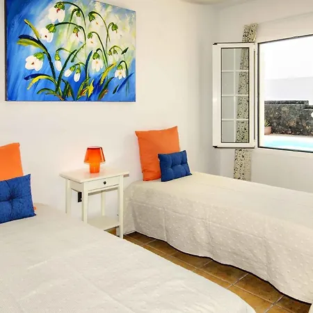 Loros Villa *
