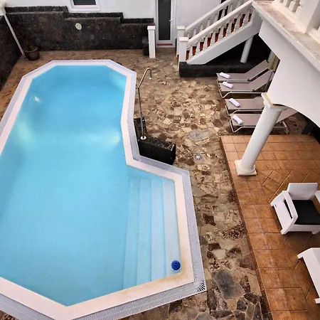 Loros Villa Nazaret