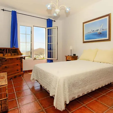 Loros Villa *