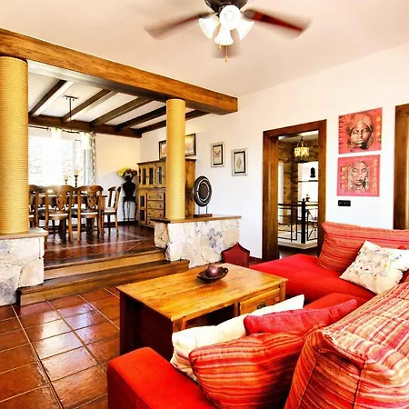 Loros Villa *