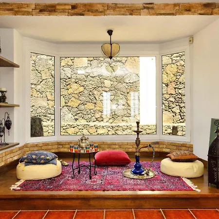 Loros Villa *